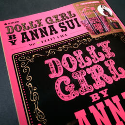 DOLLY GIRL BY ANNA SUI ©GRAPHITICA